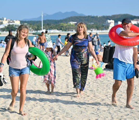 Cina: turismo contribuisce per oltre un terzo al PIL di Hainan