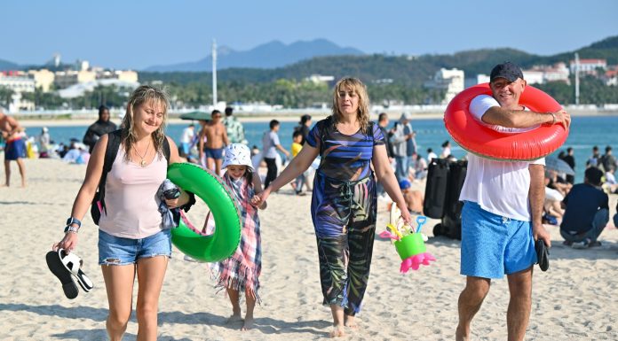 Cina: turismo contribuisce per oltre un terzo al PIL di Hainan