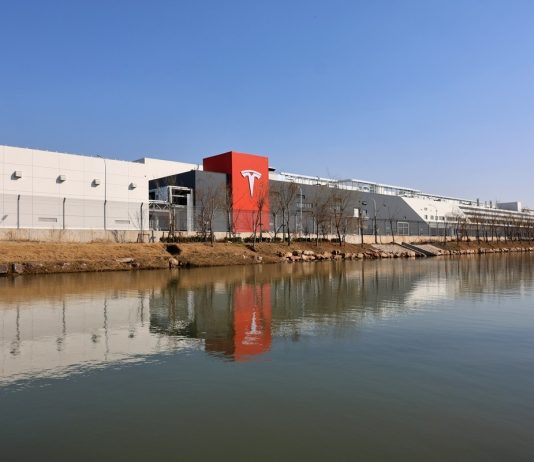 Cina: nel 2025 la Megafactory Tesla a Shanghai ha prodotto oltre 2.000 unità di accumulo energetico
