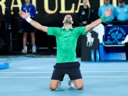 Djokovic è immortale, rimonta Sinner e vola in finale agli Australian Open