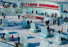 Cina: iniziata a Harbin competizione di sculture di ghiaccio (2)
