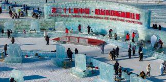 Cina: iniziata a Harbin competizione di sculture di ghiaccio (2)