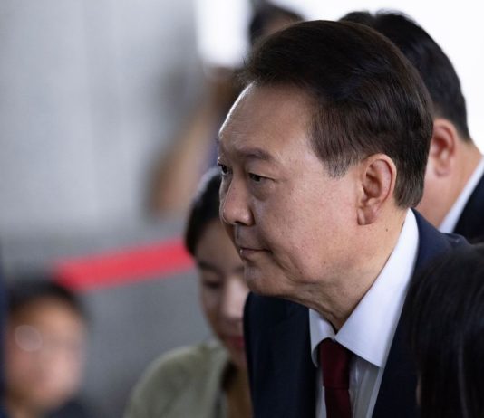 الادعاء في كوريا الجنوبية يطالب بعقوبة الإعدام للرئيس السابق يون سوك يول