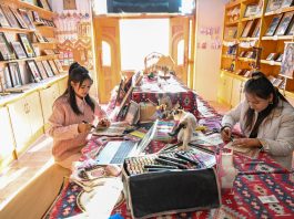 Cina: la carta di gelso rinasce tra tradizione e design contemporaneo (1)