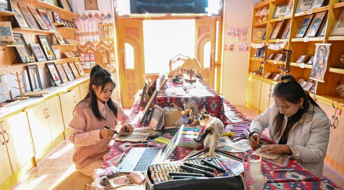 Cina: la carta di gelso rinasce tra tradizione e design contemporaneo (1)