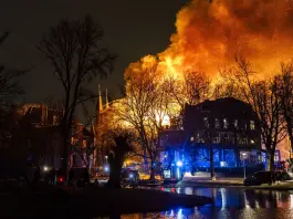 Amsterdam, incendio distrugge la Vondelkerk