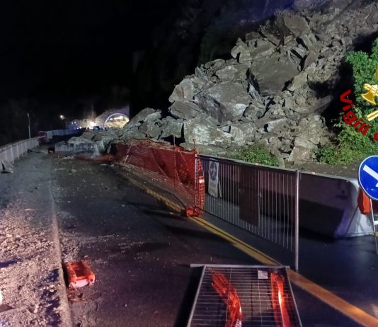 Imponente frana invade l’Aurelia fra Arenzano e Genova