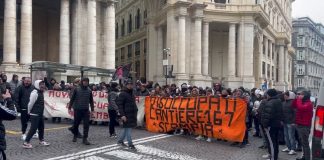 Disoccupati e comitati di Bagnoli scendono in piazza a Napoli contro l’America’s Cup / Video