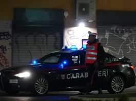 Appicca un incendio sotto casa della ex, in auto taniche di benzina: arrestato un 37enne romano