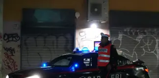 Appicca un incendio sotto casa della ex, in auto taniche di benzina: arrestato un 37enne romano
