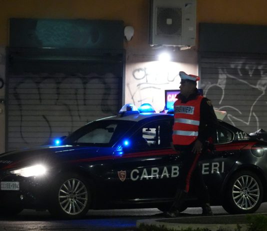 Appicca un incendio sotto casa della ex, in auto taniche di benzina: arrestato un 37enne romano