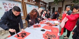 Cina: a Zhuji preparativi per il Capodanno lunare (2)