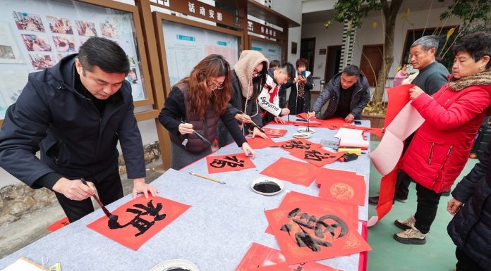 Cina: a Zhuji preparativi per il Capodanno lunare (2)