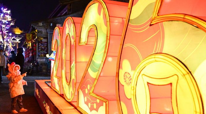 Cina: luci e colori nelle strade per i festeggiamenti del nuovo anno (1)