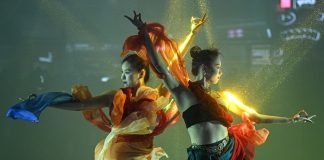 Cina: Sanya ospita competizione di danza estrema subacquea (2)