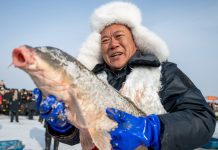 Cina: al Lago Xingkai inaugurato il festival della pesca invernale (2)