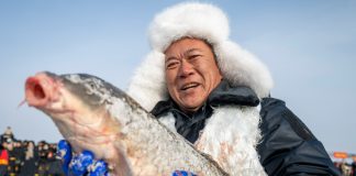 Cina: al Lago Xingkai inaugurato il festival della pesca invernale (2)