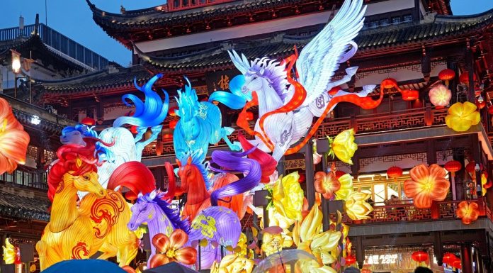 Cina: Shanghai, al via Festival delle lanterne del giardino di Yuyuan (3)