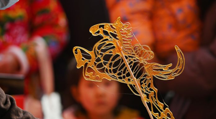 Cina: artigiani dello Shandong si preparano per l’Anno del cavallo (2)