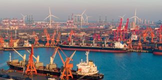 Cina: a Capodanno flusso costante di navi nel porto di Tianjin (1)