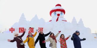 Cina: in Heilongjiang anche i pupazzi di neve diventano attrazioni turistiche (1)