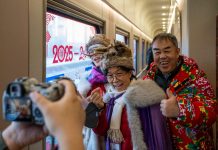Cina: inaugurato treno turistico a tema con fotografie e costumi (2)