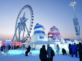 Cina: Harbin ospita il più grande parco a tema ghiaccio e neve del mondo (1)