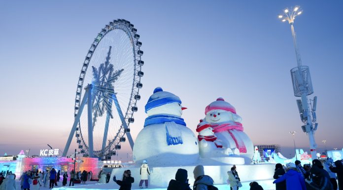 Cina: Harbin ospita il più grande parco a tema ghiaccio e neve del mondo (1)