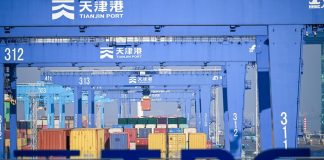 Cina: a Capodanno flusso costante di navi nel porto di Tianjin (3)
