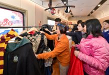 Cina: inaugurato treno turistico a tema con fotografie e costumi (3)