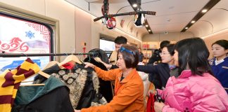 Cina: inaugurato treno turistico a tema con fotografie e costumi (3)