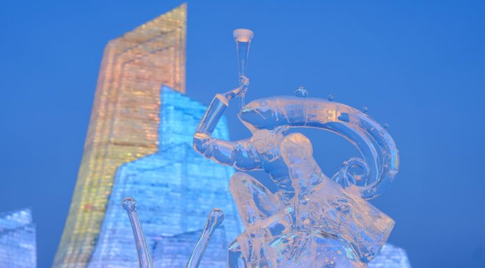 Cina: Harbin ospita il più grande parco a tema ghiaccio e neve del mondo (2)