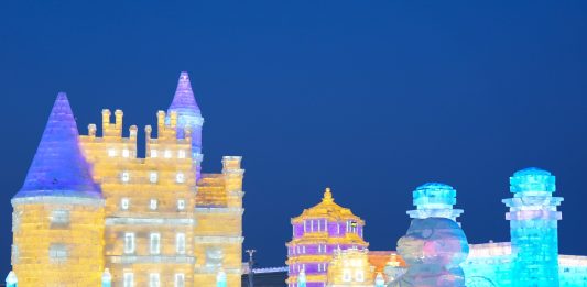 Cina: Harbin ospita il più grande parco a tema ghiaccio e neve del mondo (3)