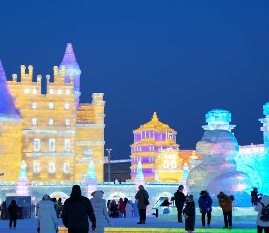 Cina: Harbin ospita il più grande parco a tema ghiaccio e neve del mondo (3)