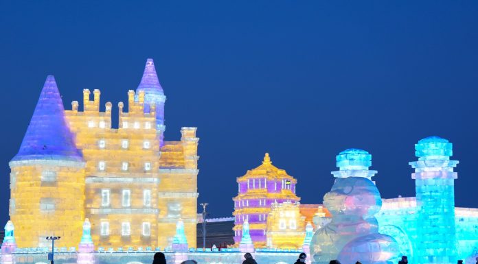Cina: Harbin ospita il più grande parco a tema ghiaccio e neve del mondo (3)