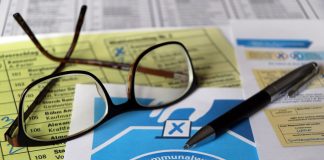 Comunicazione politica nel 2026: tra digitale e materiali stampati tradizionali comunicazione politica