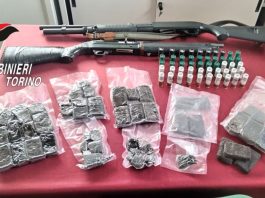 Torino, sequestrati droga e armi in una cantina delle case popolari
