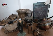 Furti continui in un cimitero nella provincia di Salerno, un arresto