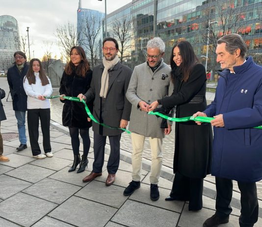 A Palazzo Lombardia inaugurata l’opera ‘Cuore di Marmo’