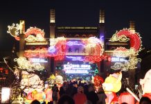 Cina: Nanchino, luci e colori per Festival delle lanterne di Qinhuai (1)
