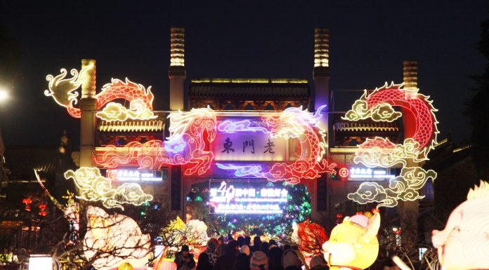 Cina: Nanchino, luci e colori per Festival delle lanterne di Qinhuai (1)