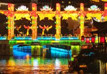 Cina: Nanchino, luci e colori per Festival delle lanterne di Qinhuai (2)