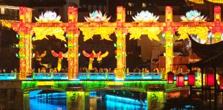 Cina: Nanchino, luci e colori per Festival delle lanterne di Qinhuai (2)