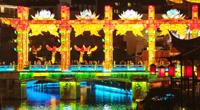 Cina: Nanchino, luci e colori per Festival delle lanterne di Qinhuai (2)