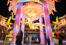 Cina: Nanchino, luci e colori per Festival delle lanterne di Qinhuai (3)