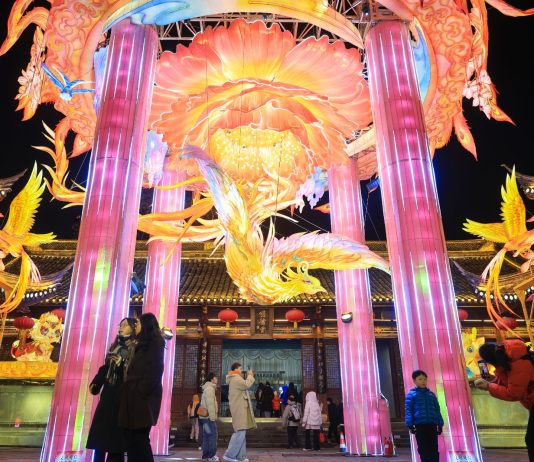 Cina: Nanchino, luci e colori per Festival delle lanterne di Qinhuai (3)