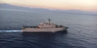 La nave San Giusto della Marina Militare salpa da Brindisi verso il Nord Europa