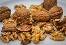 5 alimenti che non devono mai mancare in una dieta sana noci