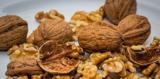 5 alimenti che non devono mai mancare in una dieta sana noci