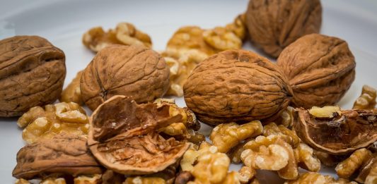 5 alimenti che non devono mai mancare in una dieta sana noci